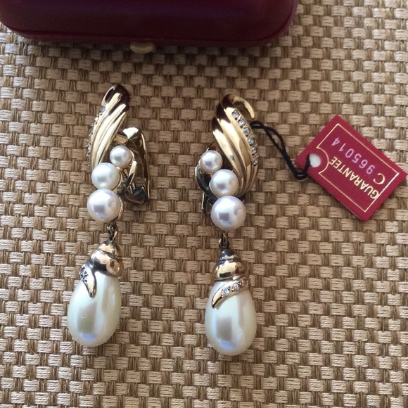 Beautiful, elegant pair of earrings.MAJORICA pearl,All Products : American Fashion Style Bags On Sale